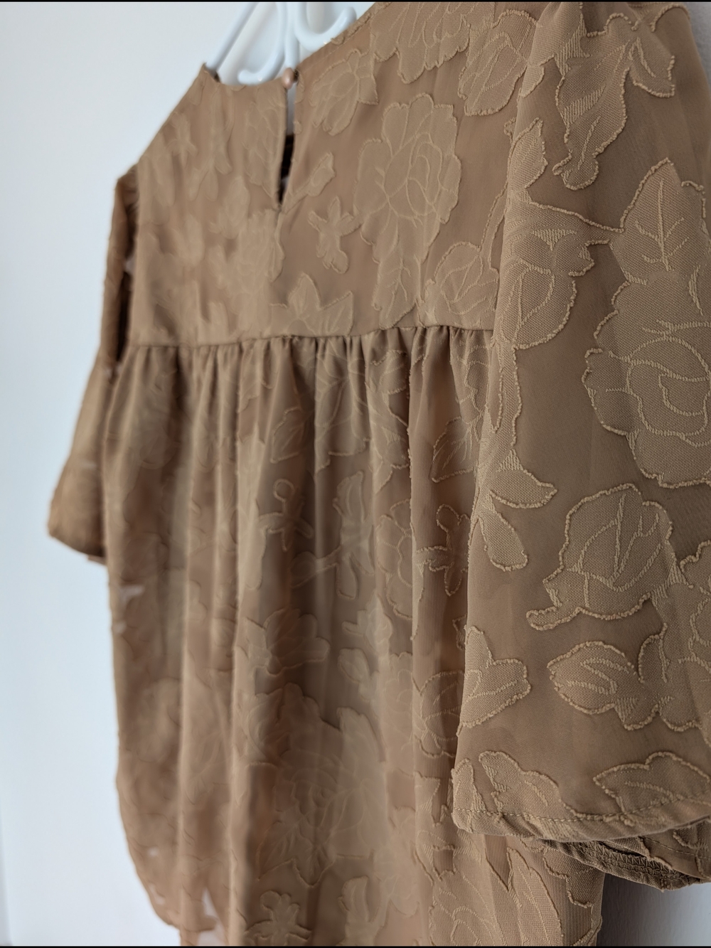 3/4 Bell Sleeve Blouse Textured Floral Sheer Oversized Chiffron Tan Sz M/L